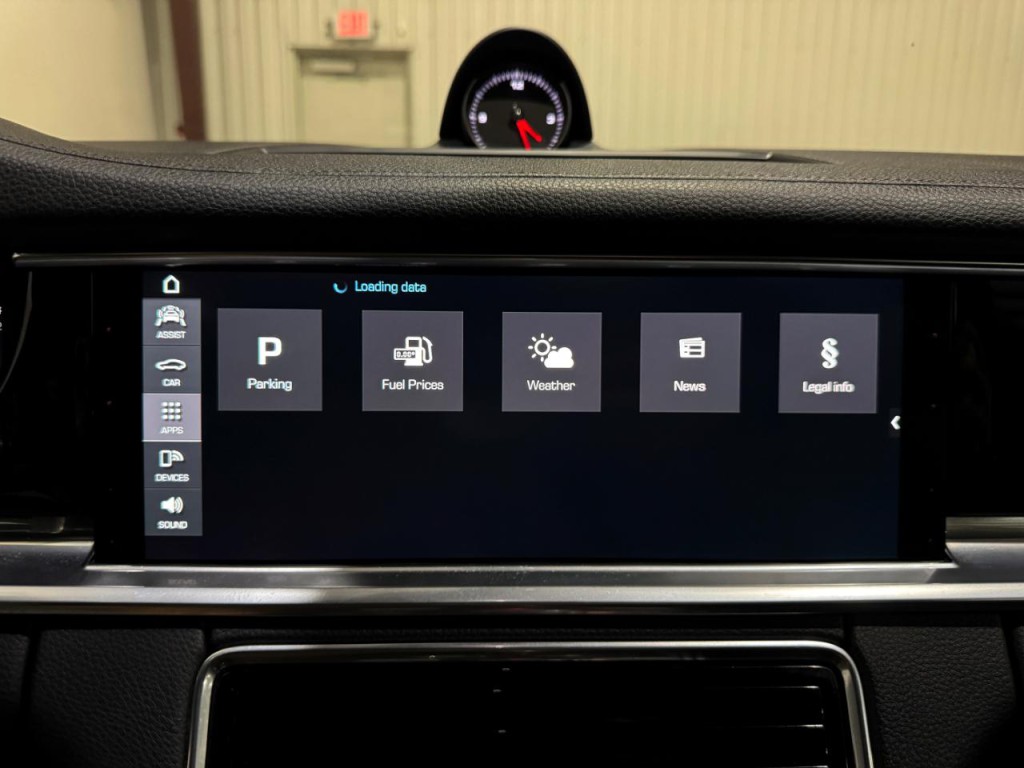 2017 Porsche Panamera Image 52