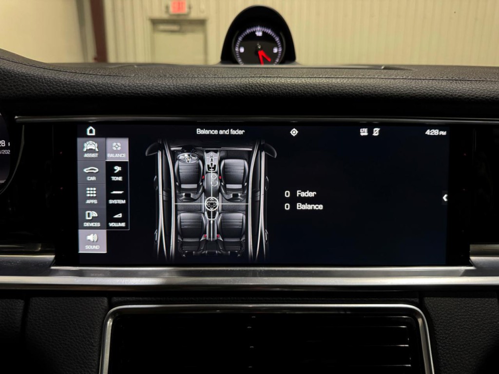 2017 Porsche Panamera Image 53