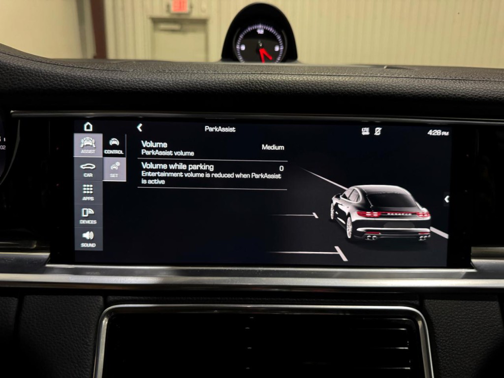 2017 Porsche Panamera Image 54