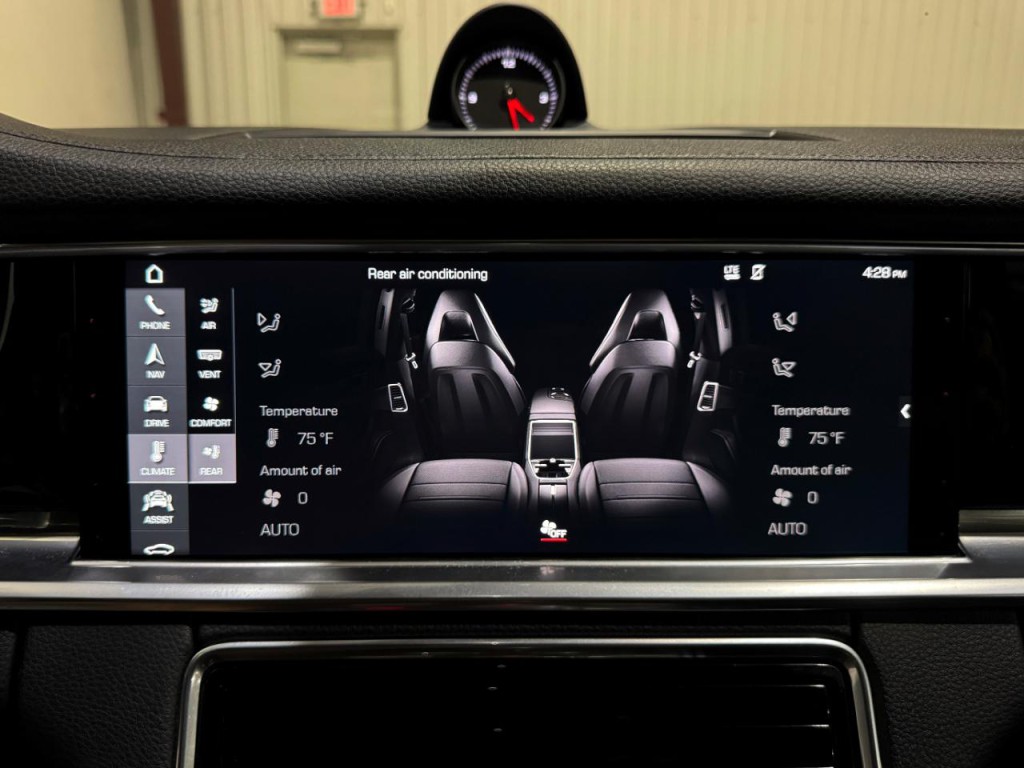 2017 Porsche Panamera Image 56