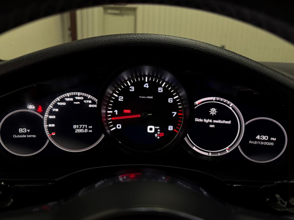 2017 Porsche Panamera Image 59