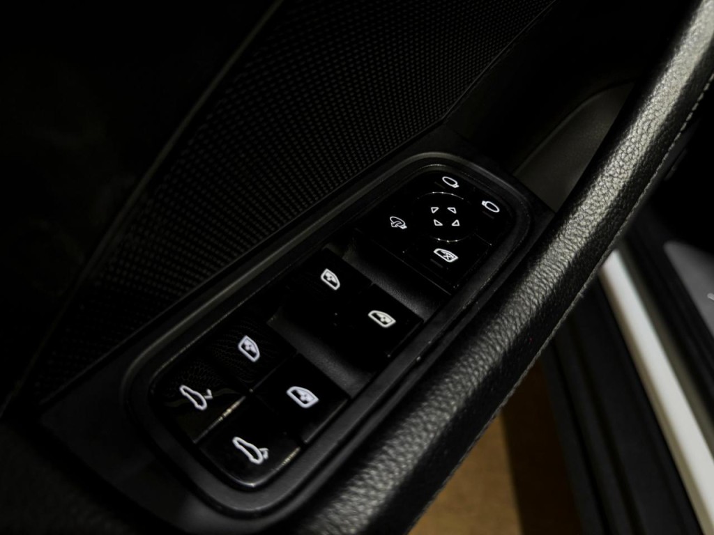 2017 Porsche Panamera Image 62