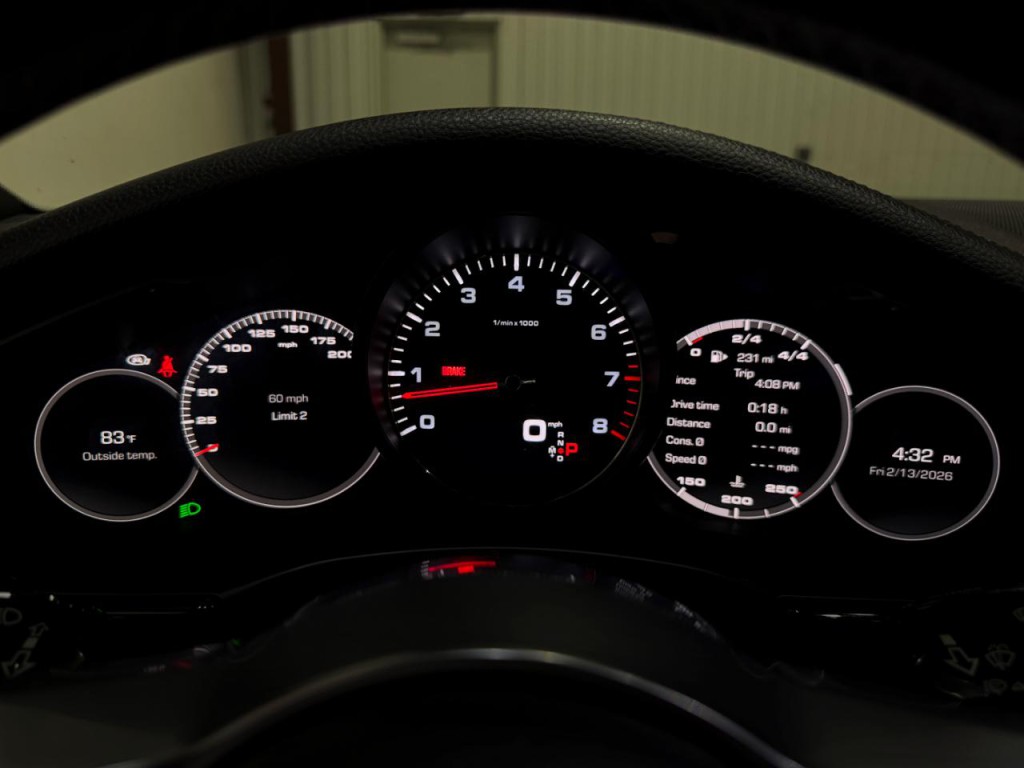 2017 Porsche Panamera Image 65