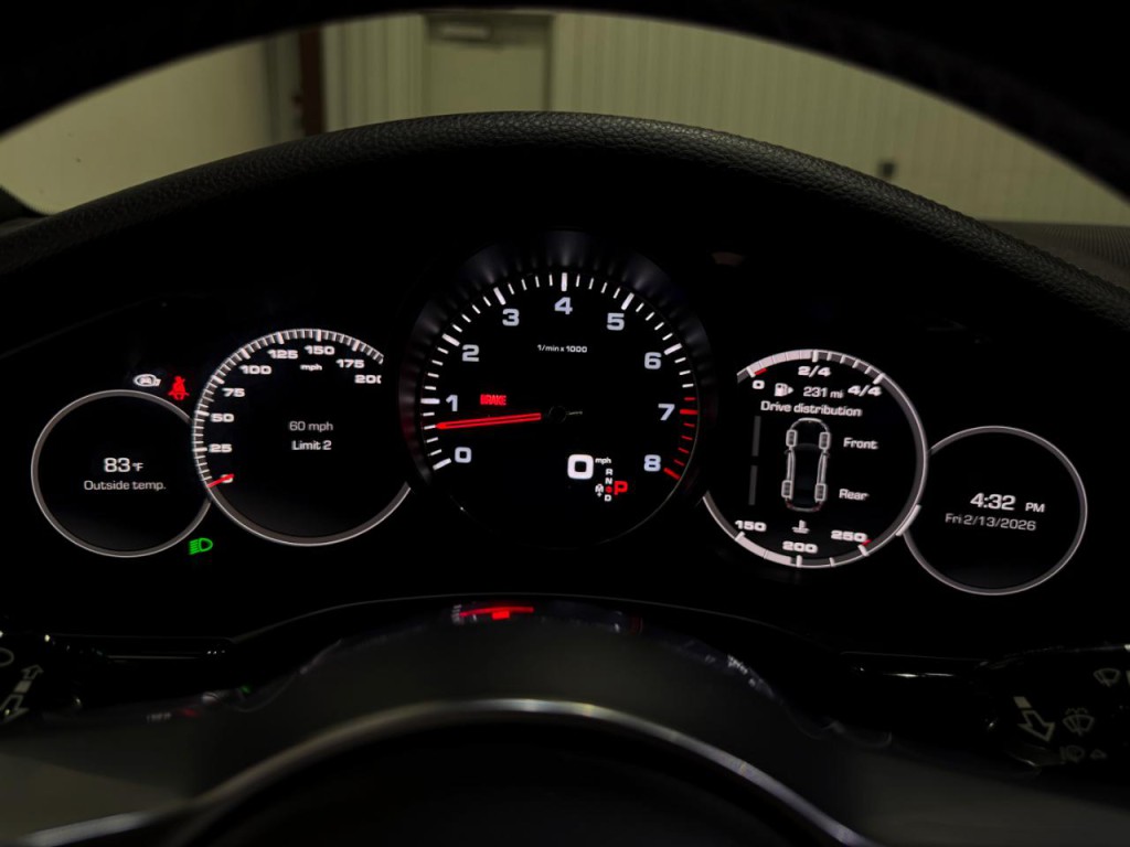 2017 Porsche Panamera Image 68