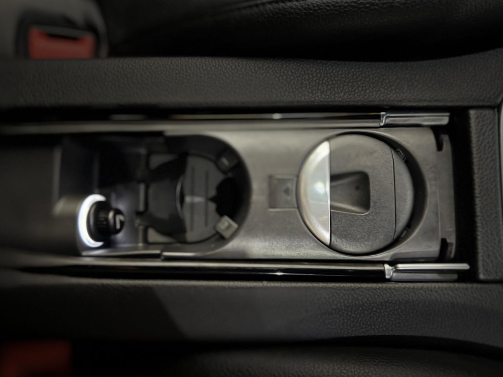 2017 Porsche Panamera Image 74