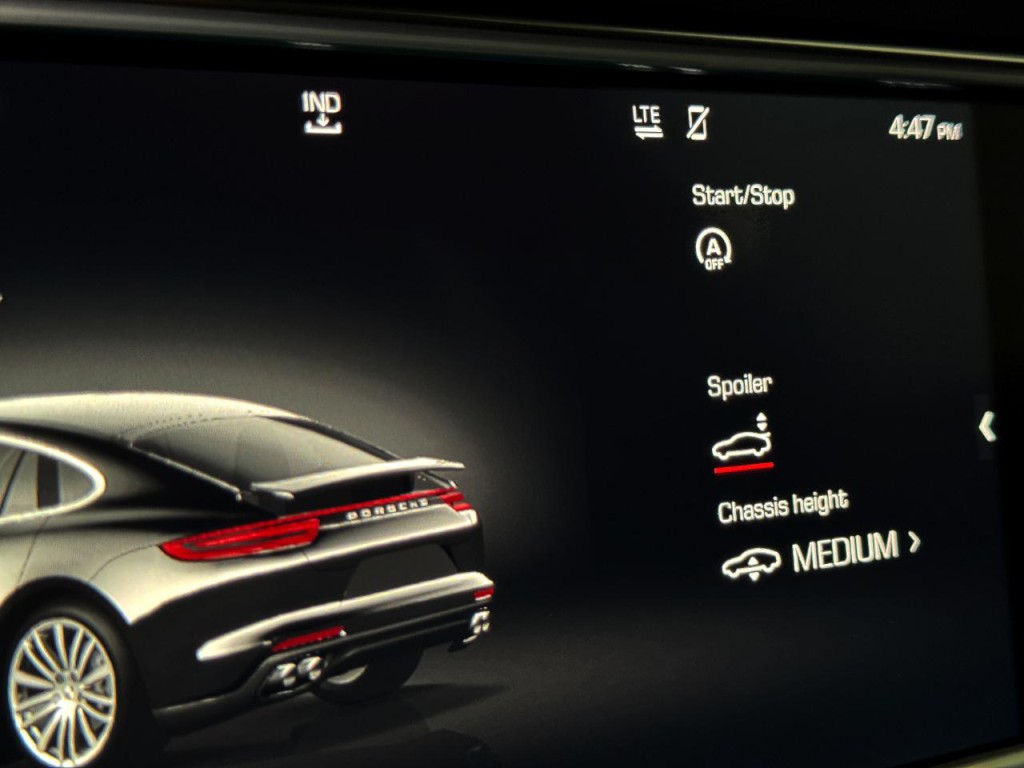 2017 Porsche Panamera Image 77