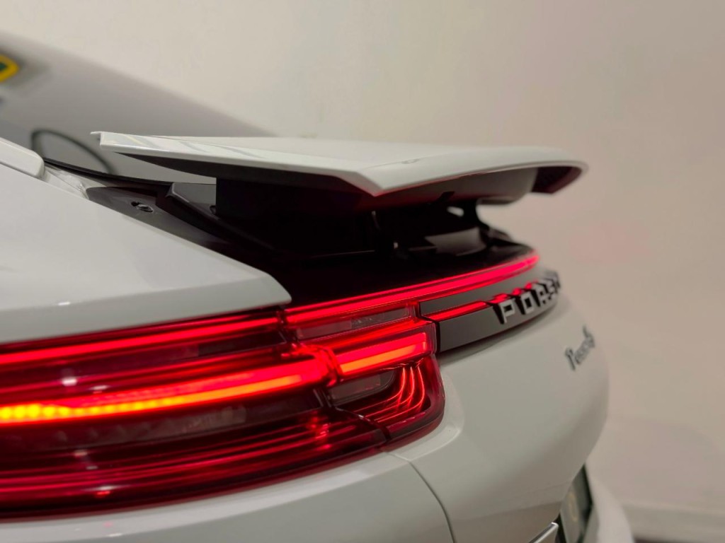 2017 Porsche Panamera Image 78