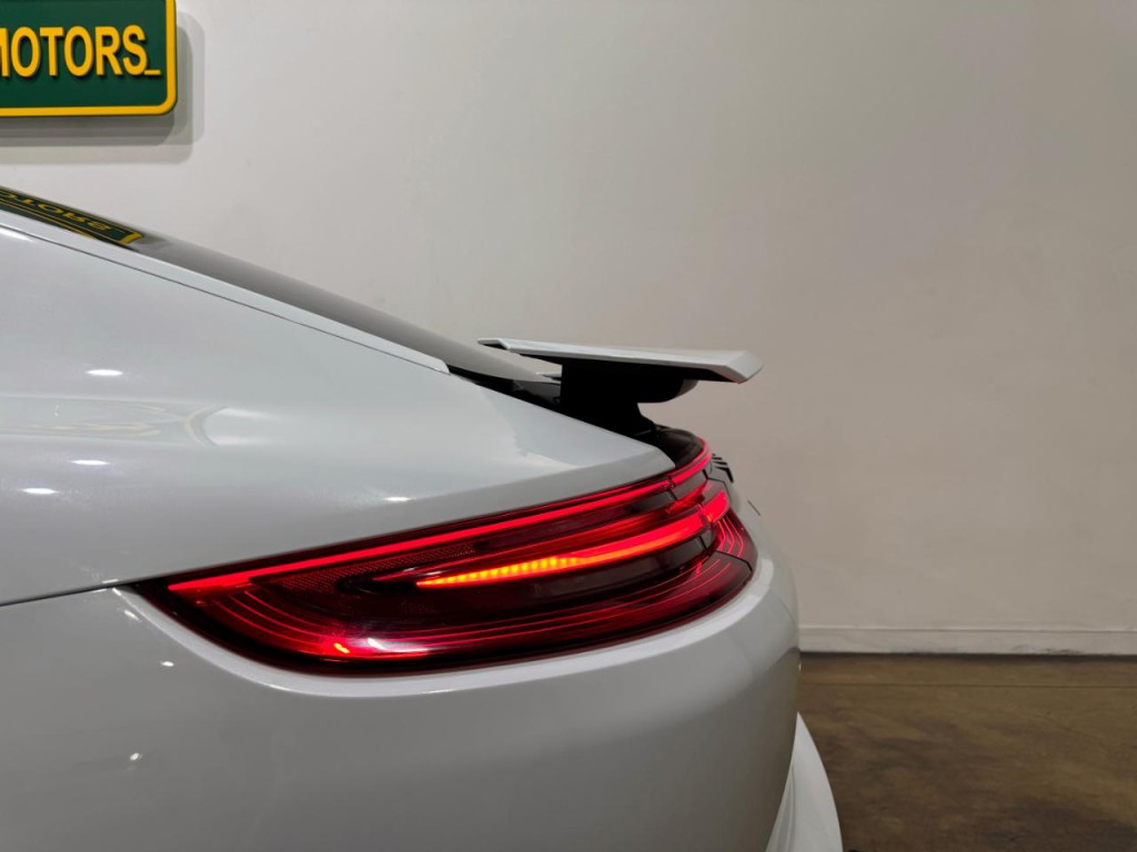 2017 Porsche Panamera Image 79