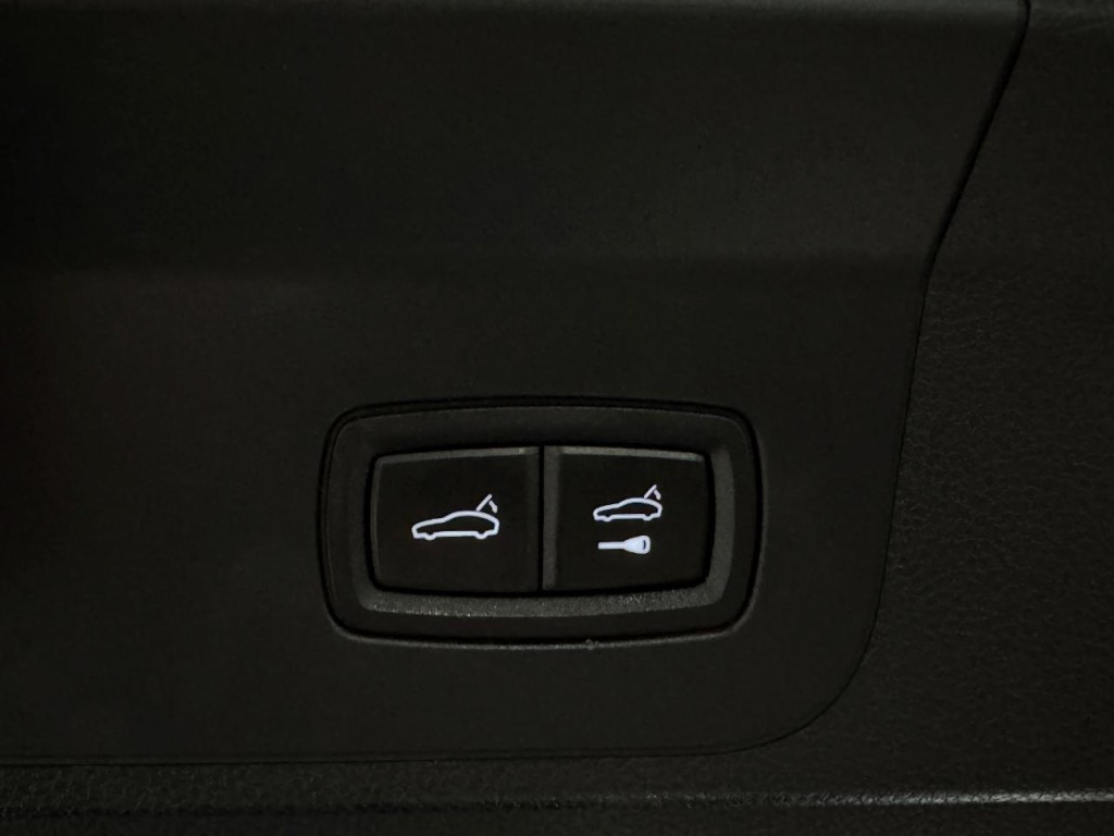 2017 Porsche Panamera Image 82