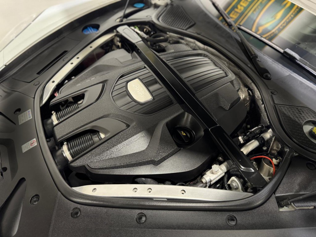 2017 Porsche Panamera Image 85