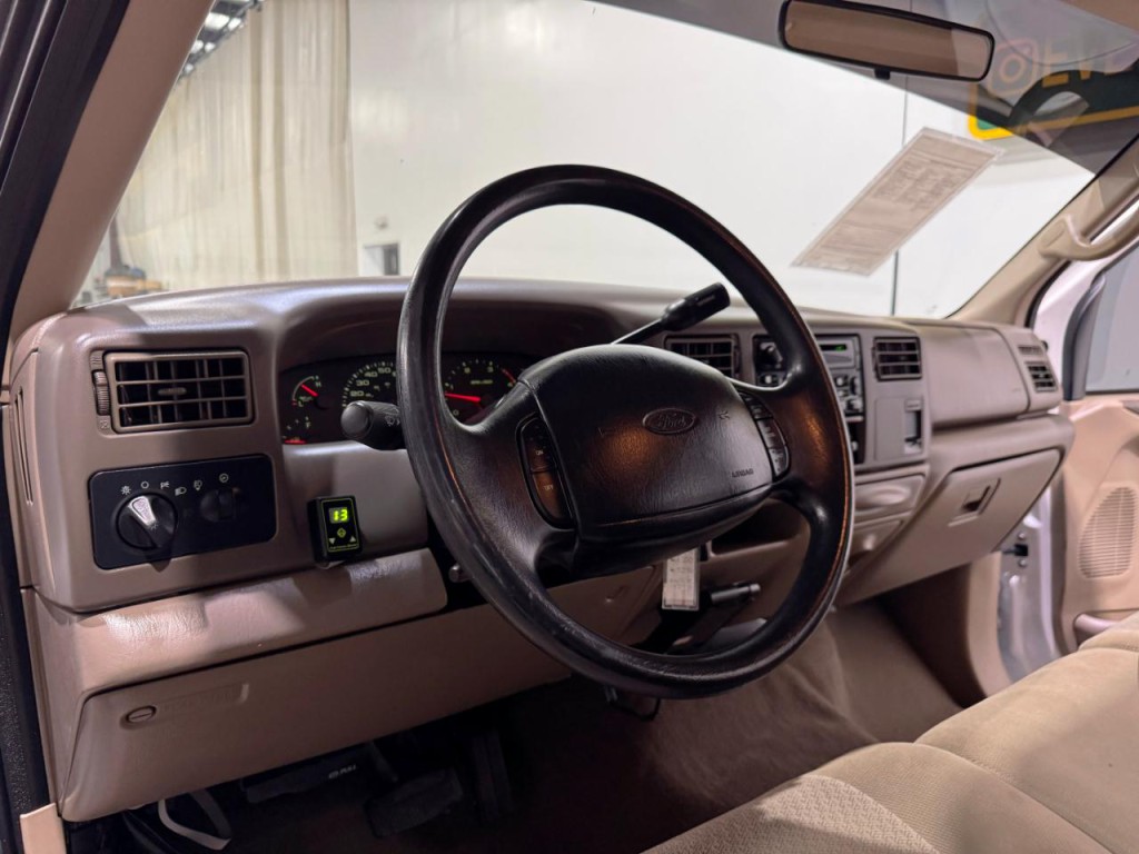 2002 Ford F-350 Image 9