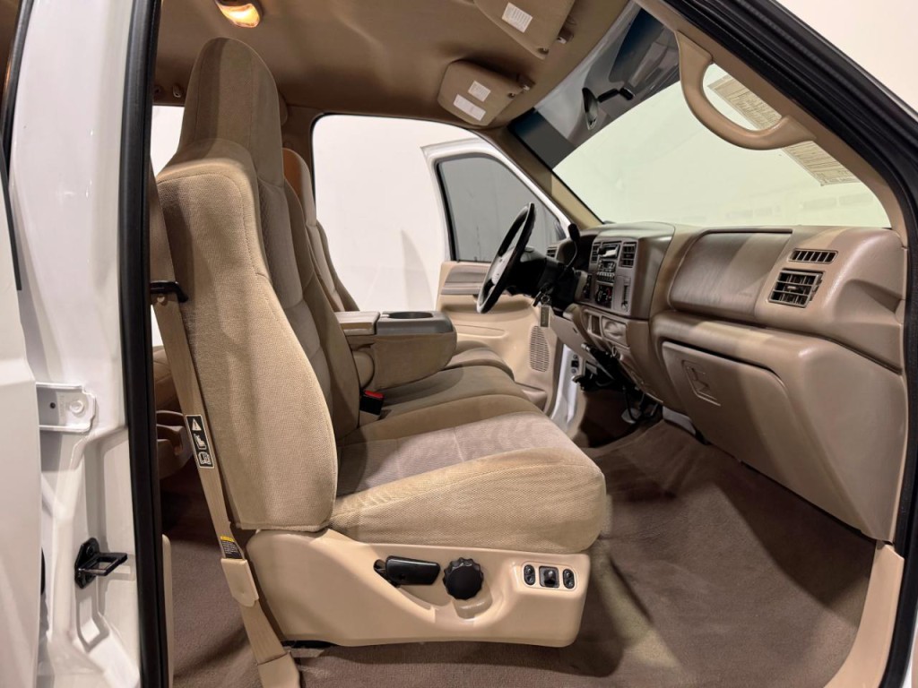 2002 Ford F-350 Image 12