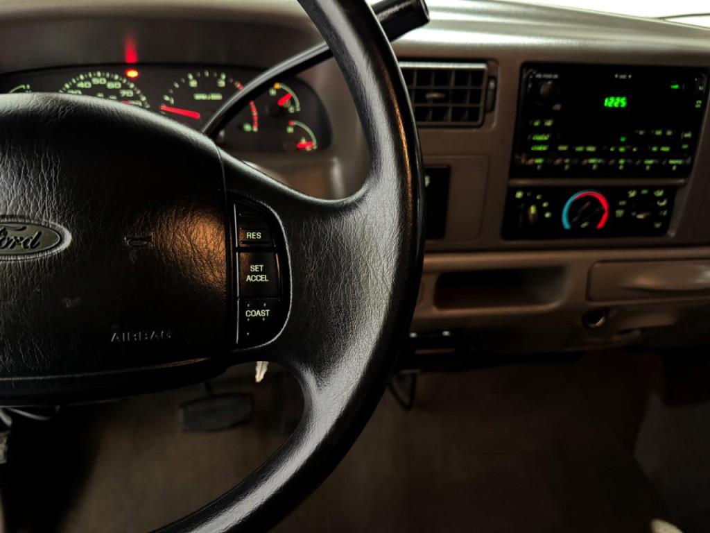 2002 Ford F-350 Image 20