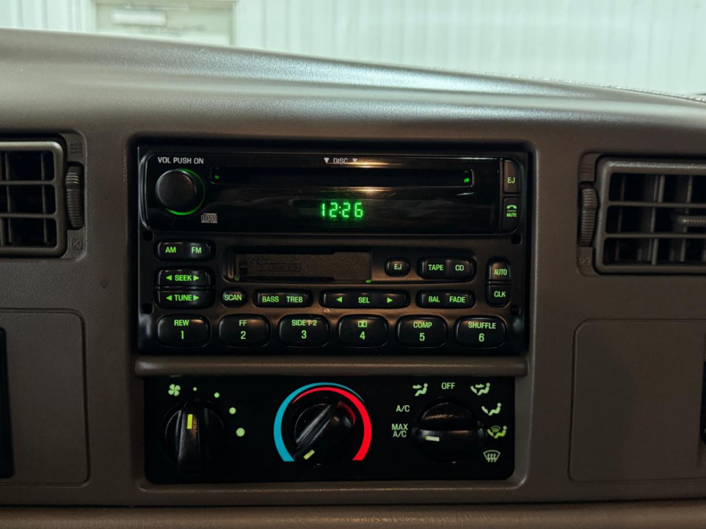 2002 Ford F-350 Image 23