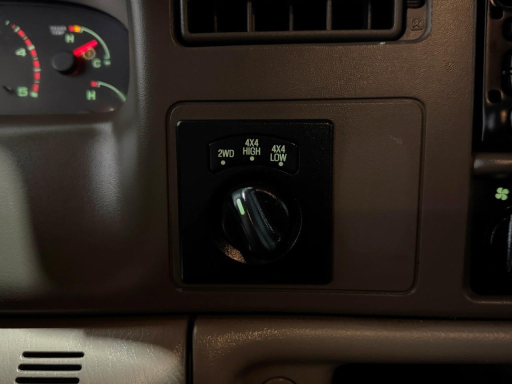 2002 Ford F-350 Image 25