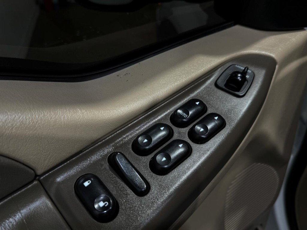 2002 Ford F-350 Image 27