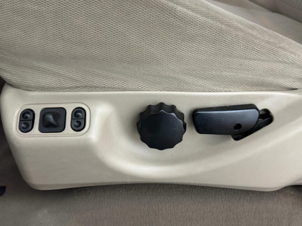 2002 Ford F-350 Image 28