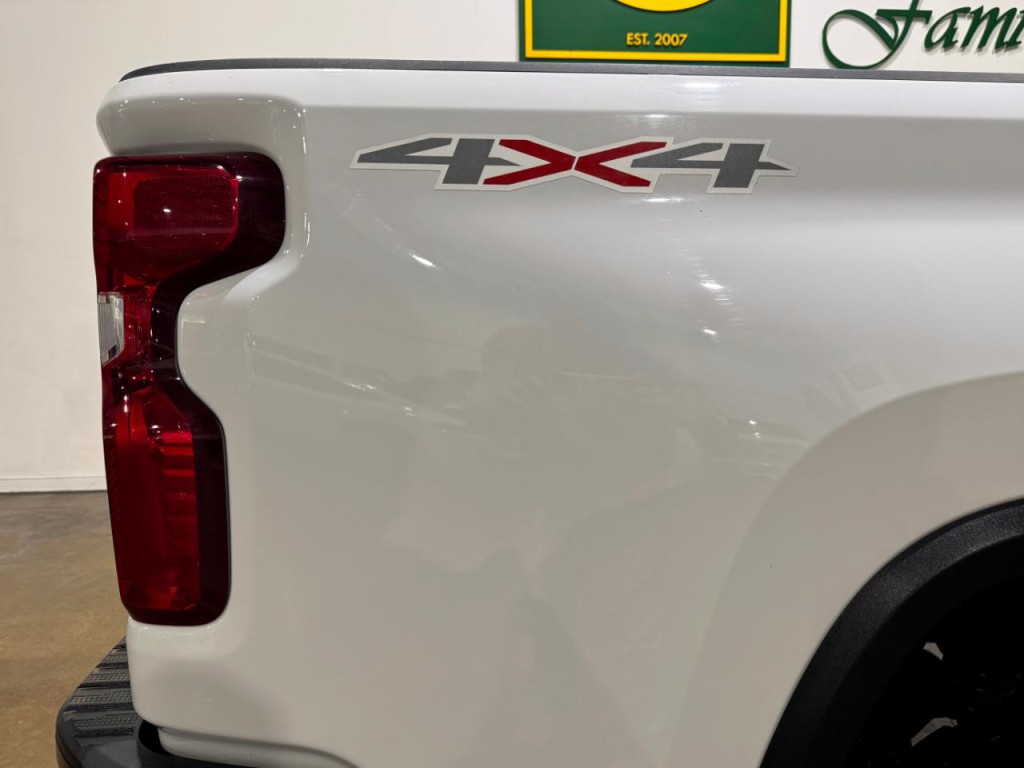 2023 Chevrolet Silverado 1500 Image 3