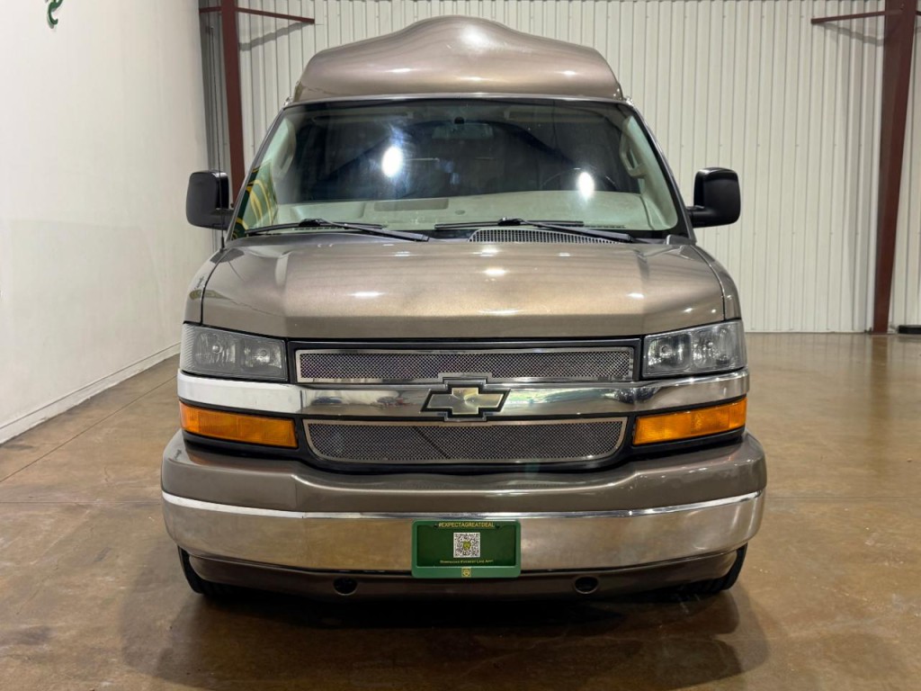 2016 Chevrolet Express Image 2