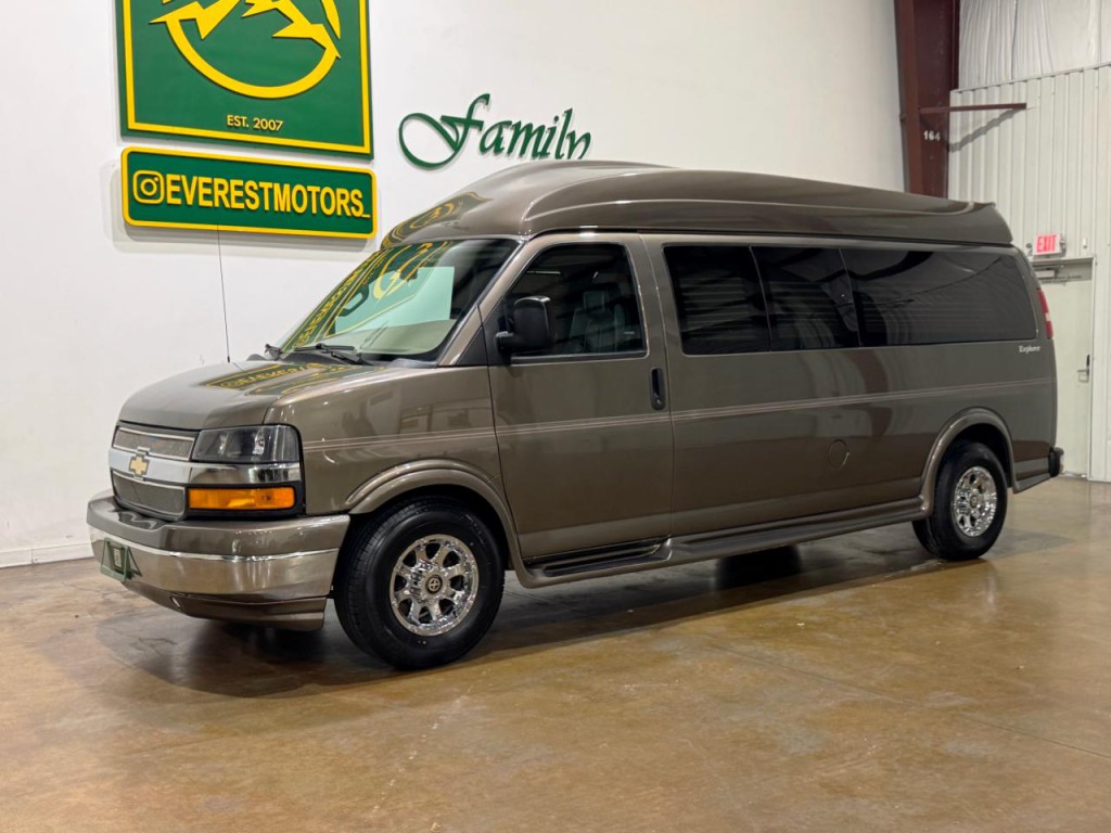2016 Chevrolet Express Image 3