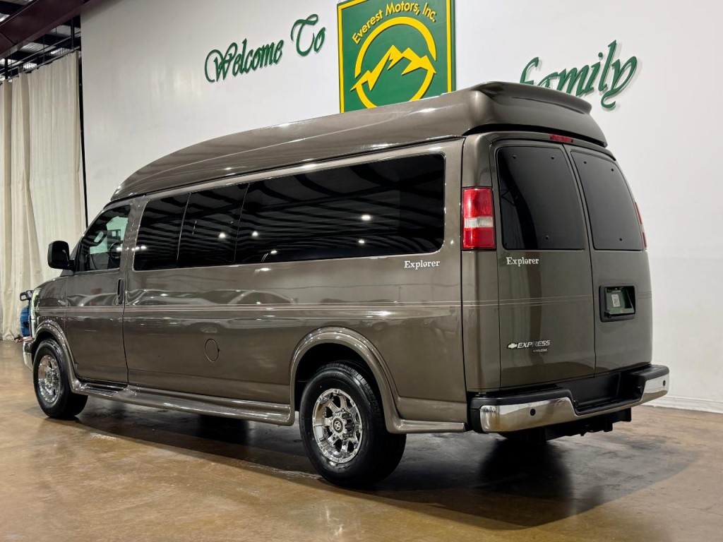 2016 Chevrolet Express Image 5