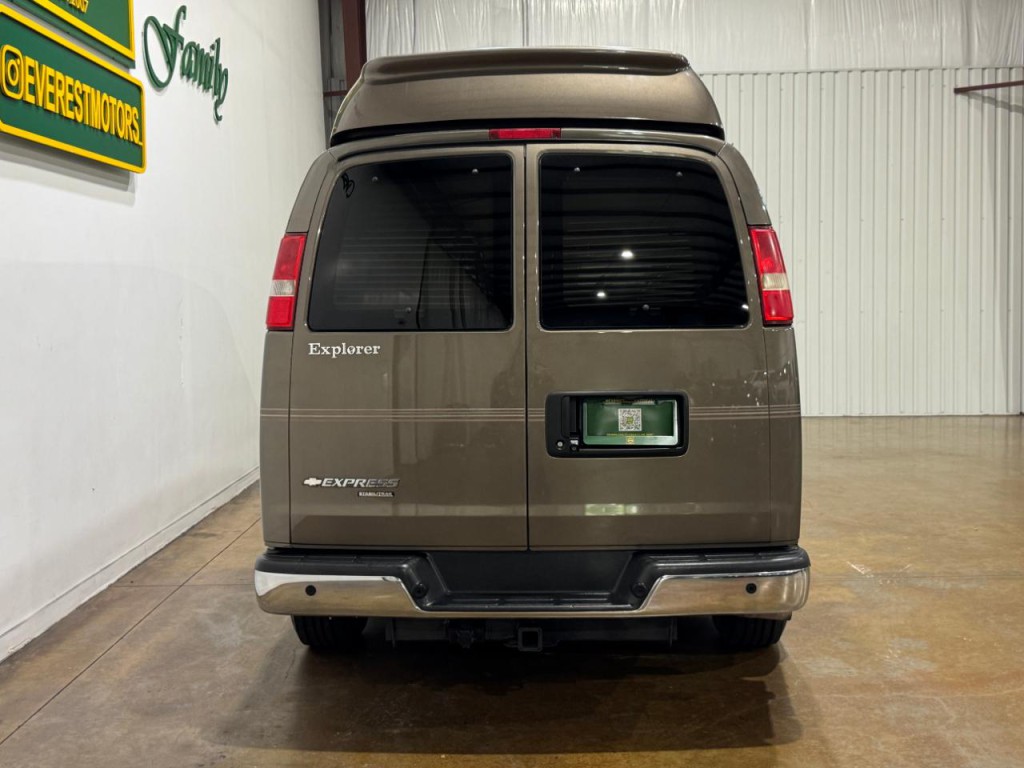 2016 Chevrolet Express Image 6
