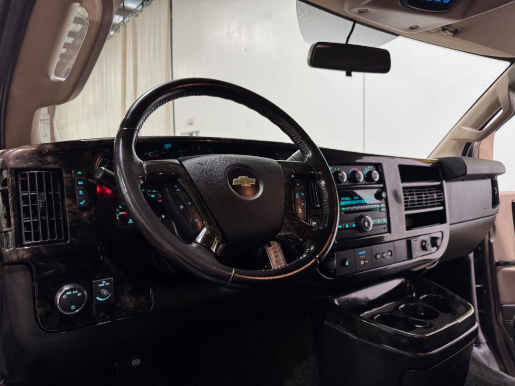 2016 Chevrolet Express Image 9