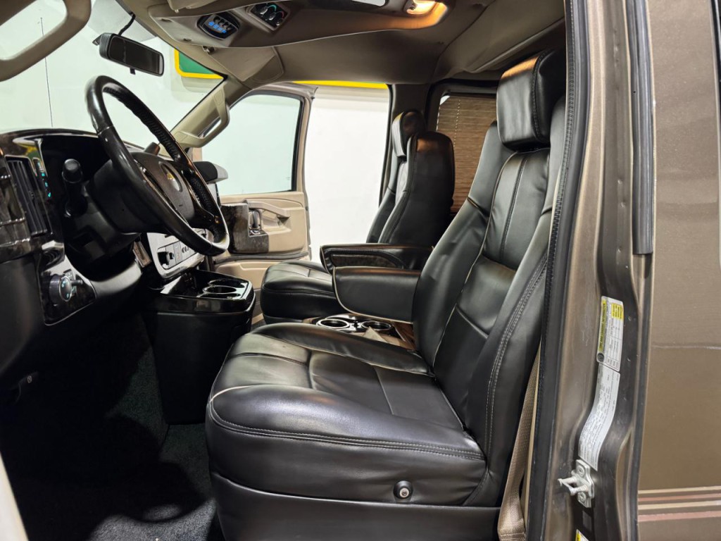2016 Chevrolet Express Image 11