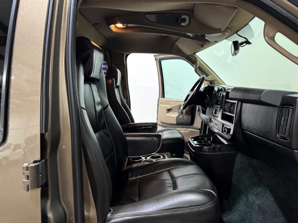 2016 Chevrolet Express Image 12