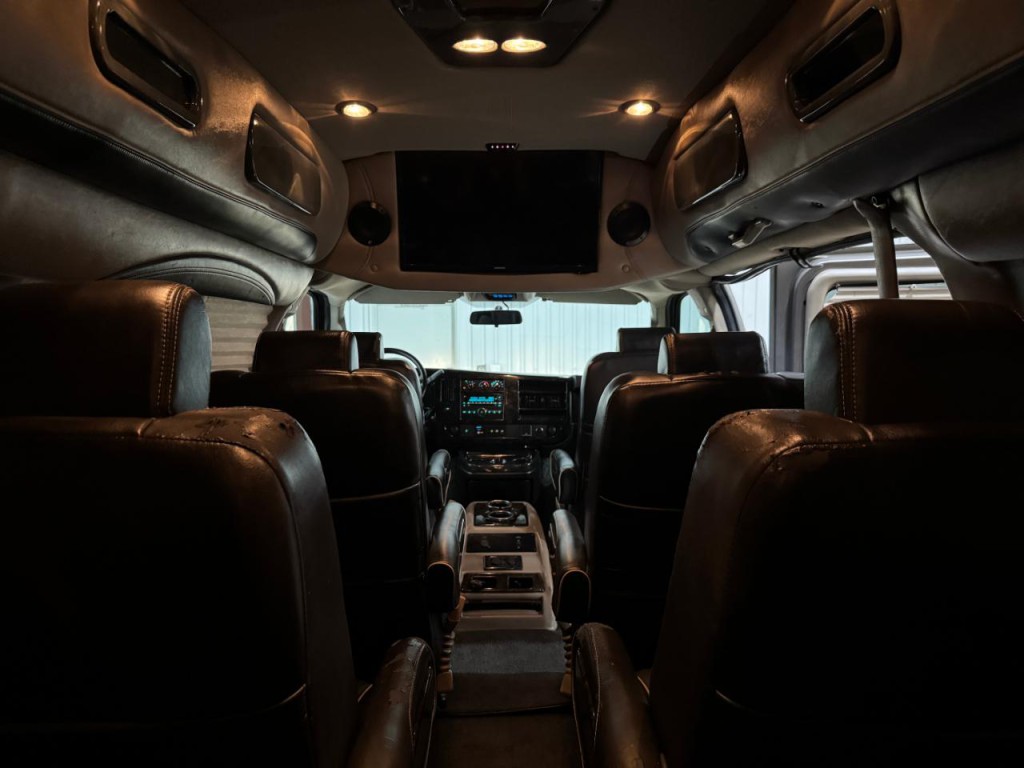2016 Chevrolet Express Image 15