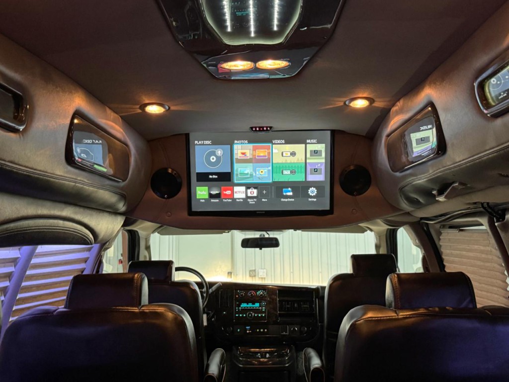 2016 Chevrolet Express Image 17