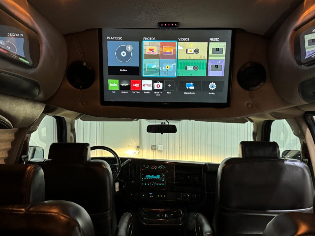 2016 Chevrolet Express Image 18