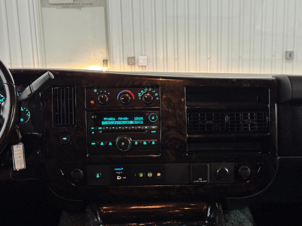 2016 Chevrolet Express Image 21