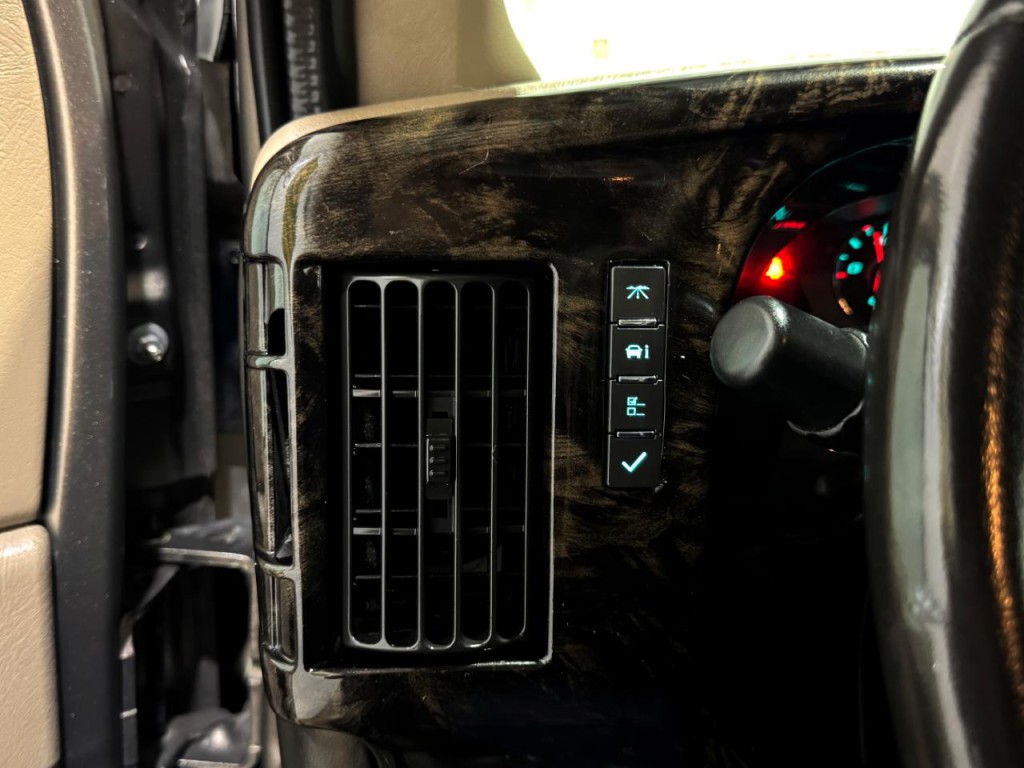 2016 Chevrolet Express Image 23