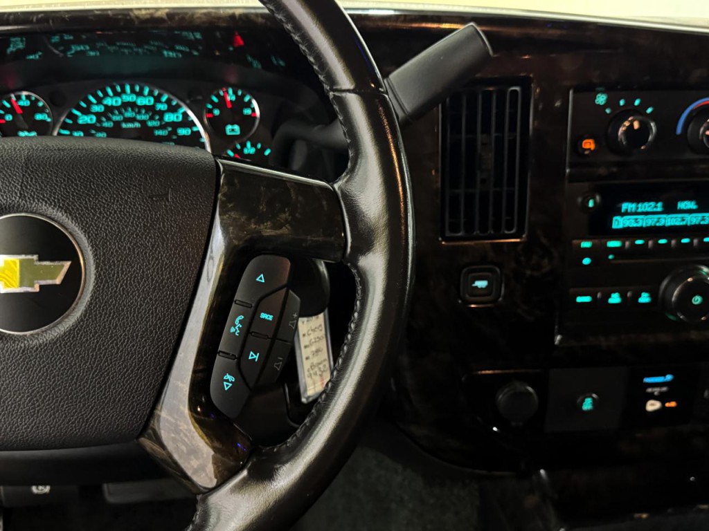 2016 Chevrolet Express Image 25