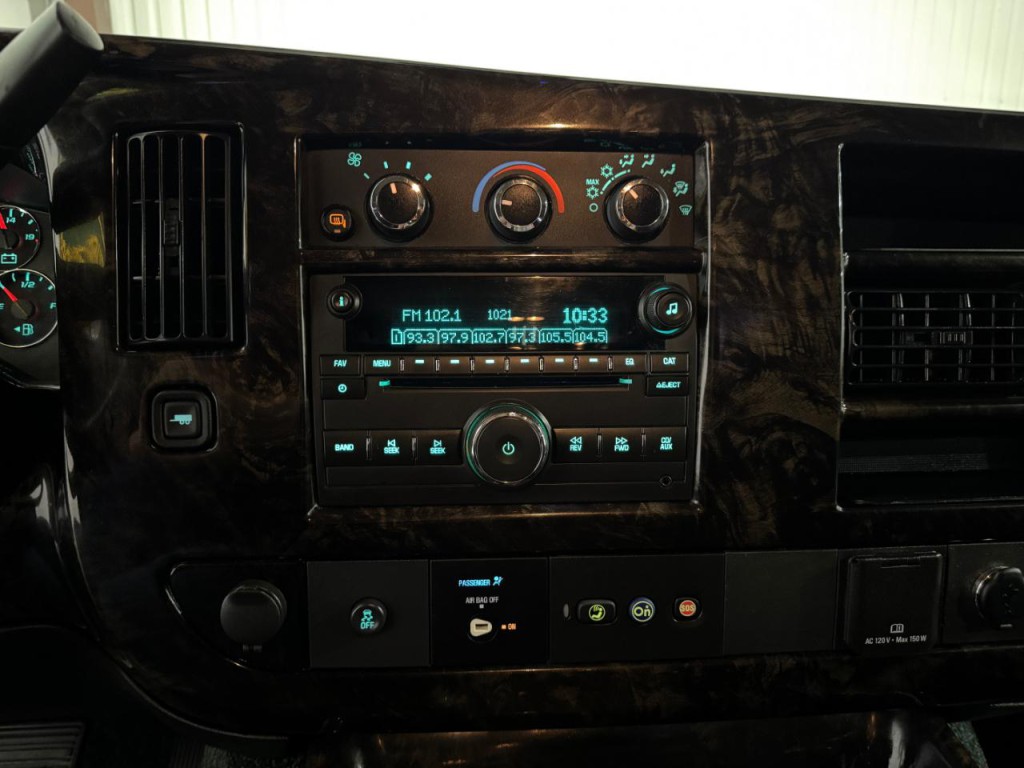 2016 Chevrolet Express Image 29