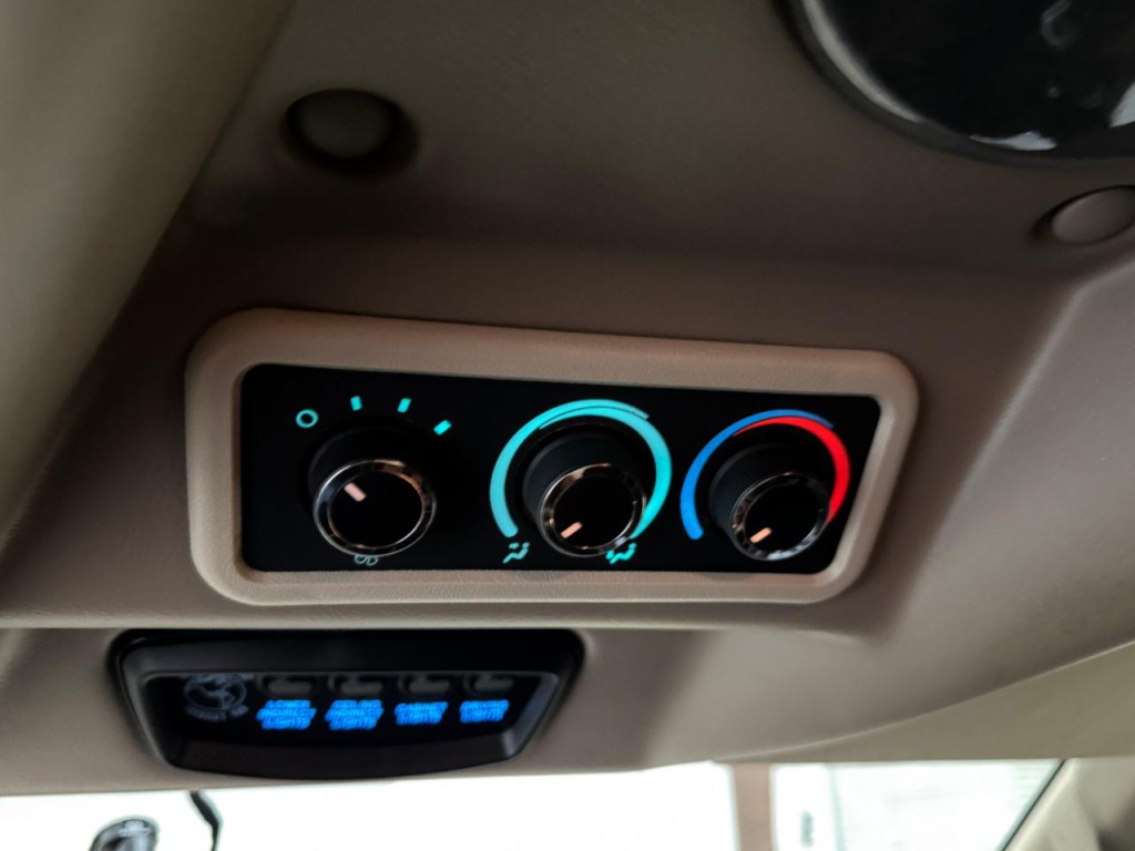 2016 Chevrolet Express Image 34