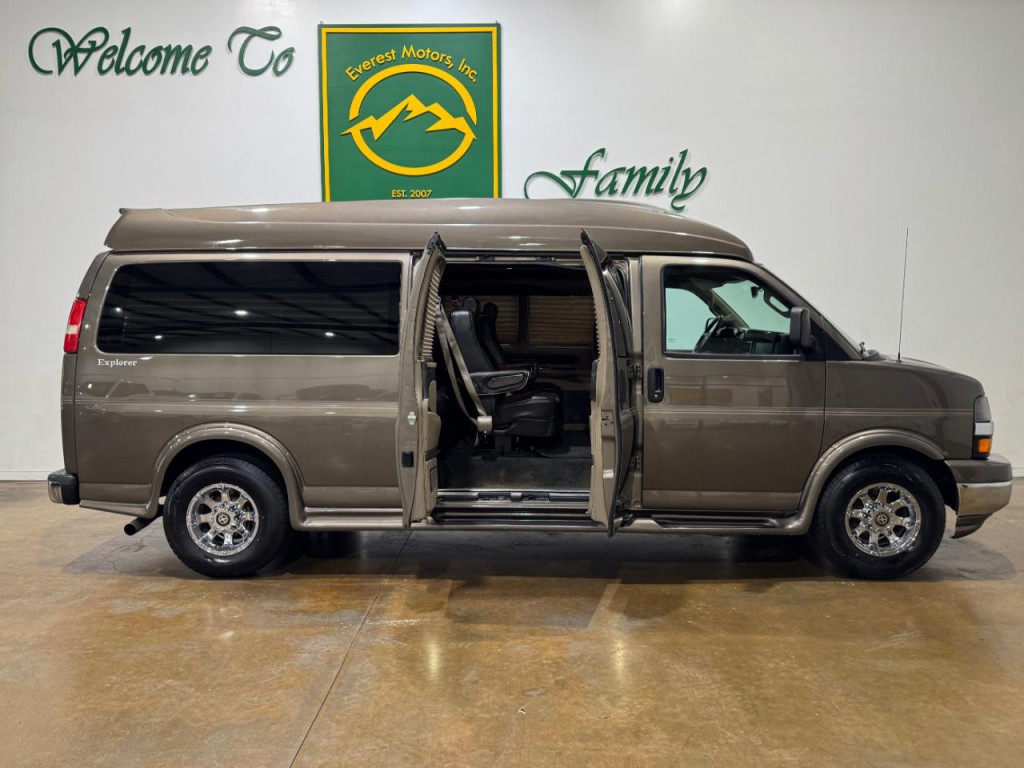 2016 Chevrolet Express Image 36