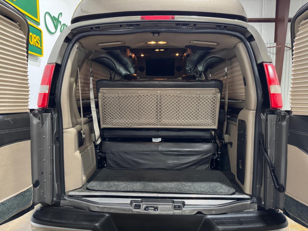 2016 Chevrolet Express Image 37