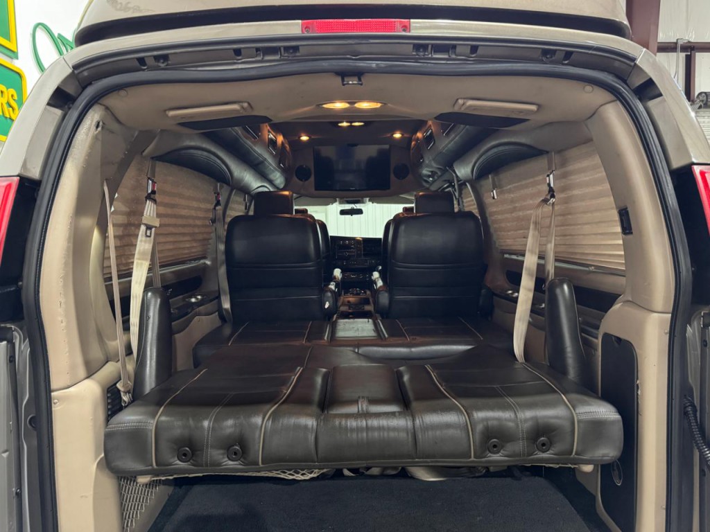 2016 Chevrolet Express Image 38