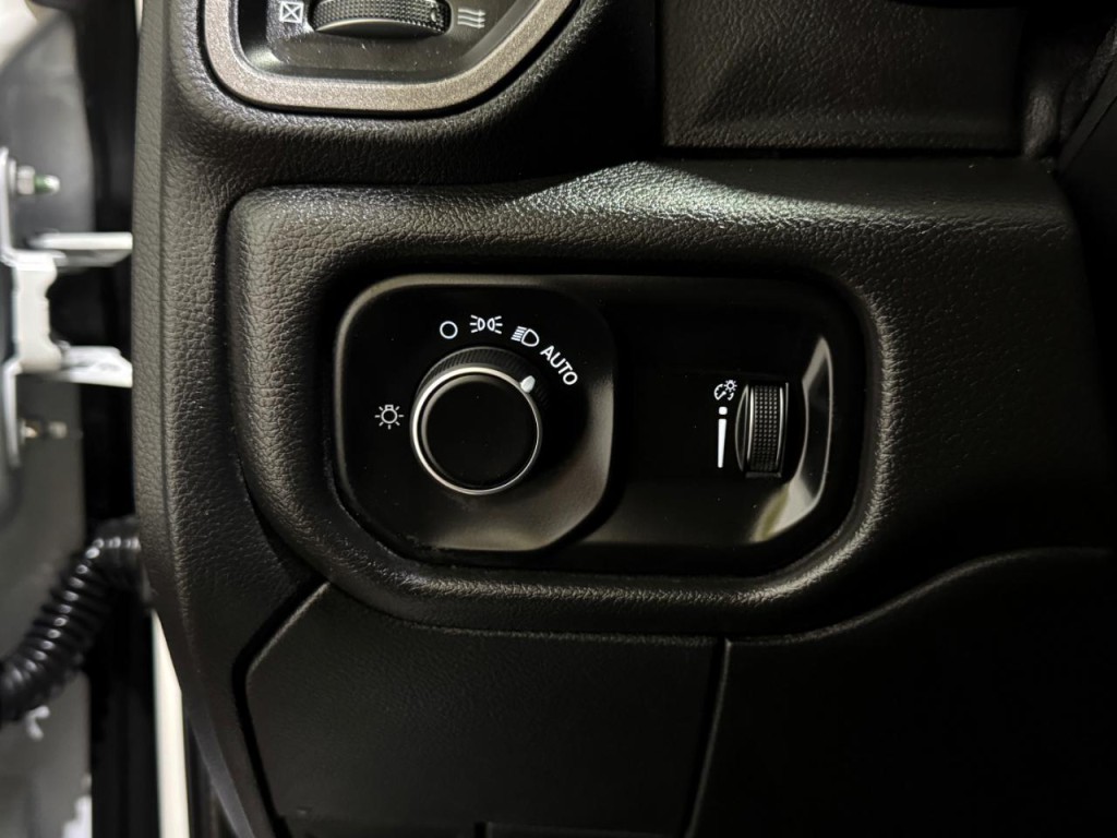 2021 RAM 3500 Image 26