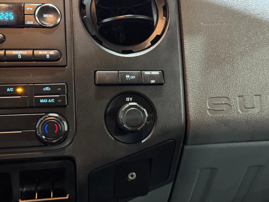 2011 Ford F-250 Image 28