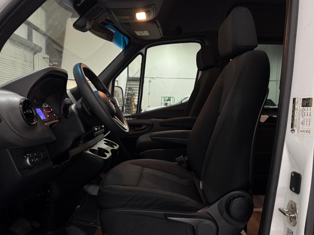 2019 Mercedes-Benz Sprinter Image 6
