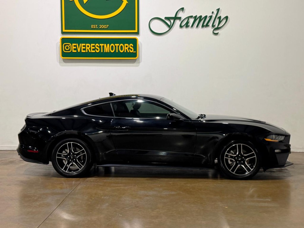 2022 Ford Mustang Image 2