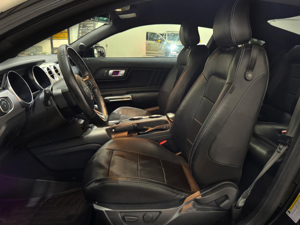 2022 Ford Mustang Image 6