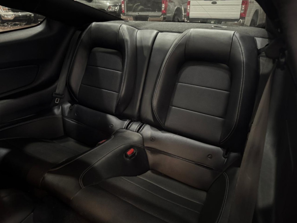 2022 Ford Mustang Image 7