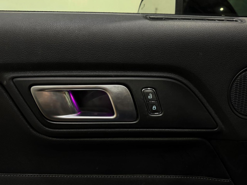 2022 Ford Mustang Image 13