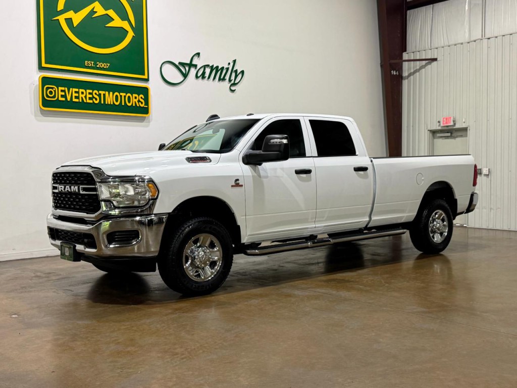 2023 RAM 3500 Image 3
