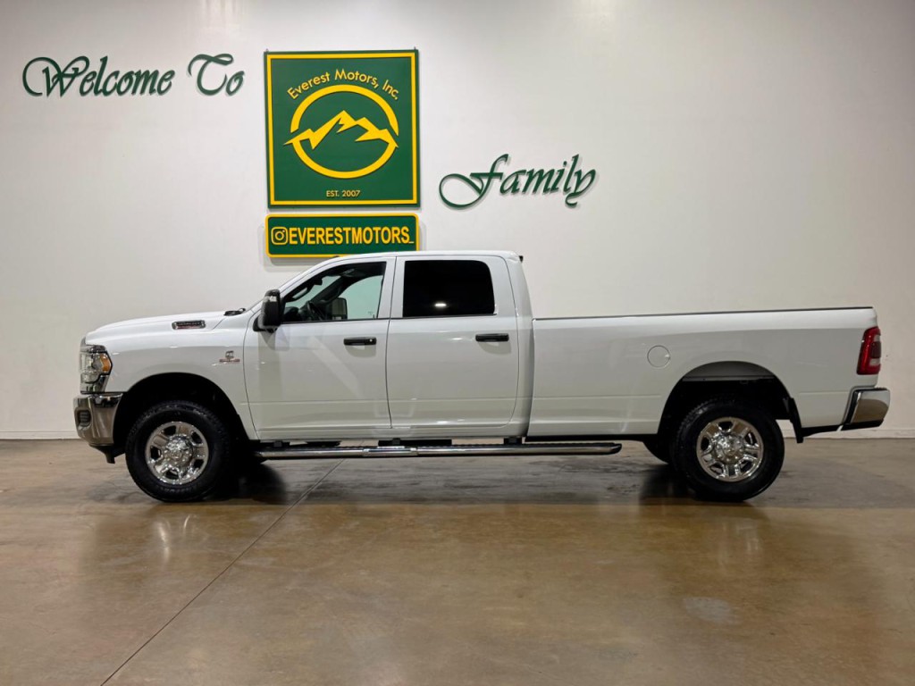 2023 RAM 3500 Image 5