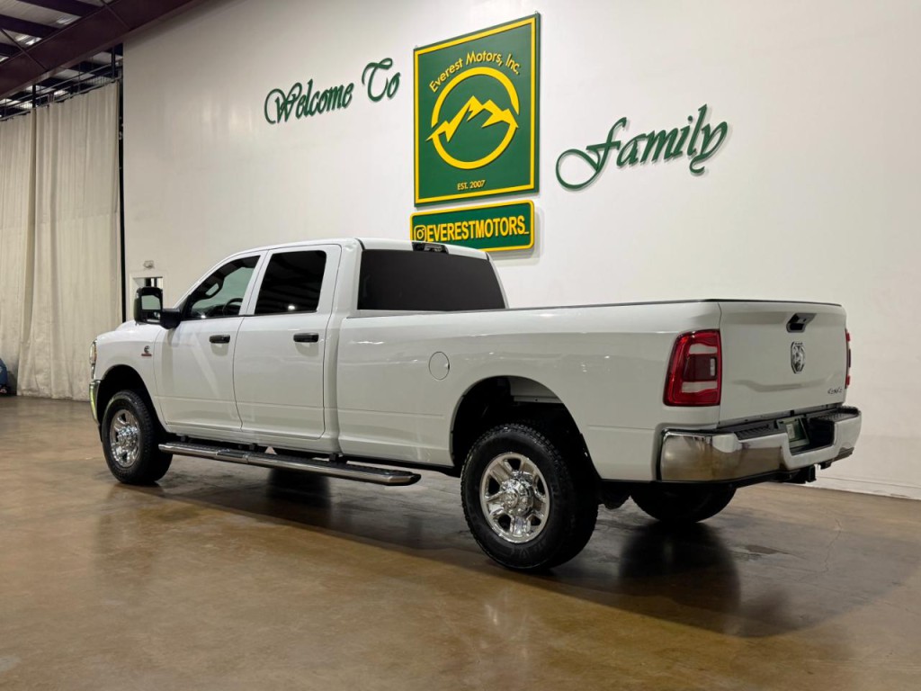 2023 RAM 3500 Image 6